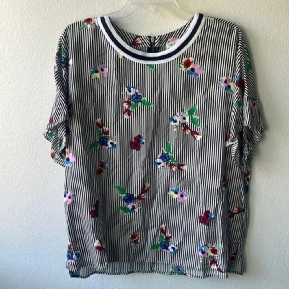 D2 top striped floral black white casual size Large